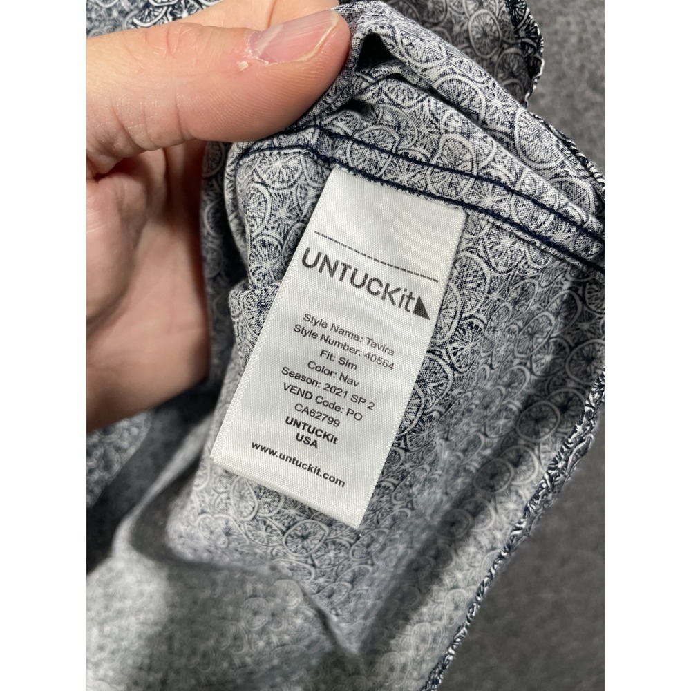 UNTUCKit Tavira Slim Fit Shirt Mens Large Blue White Geometric Medallion 40564 - Picture 5 of 10
